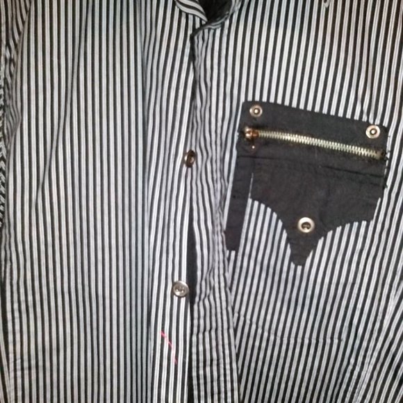 RECESS SHIRT short SLEEVE * BEADED DESIGN on back - Picture 5 of 5